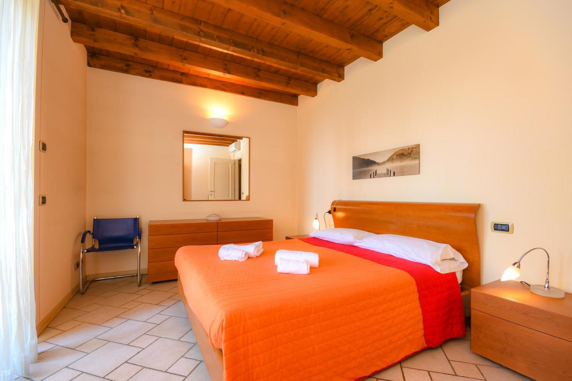 Residence Corte Ferrari -Ciao Vacanze- Moniga del Garda Rom bilde