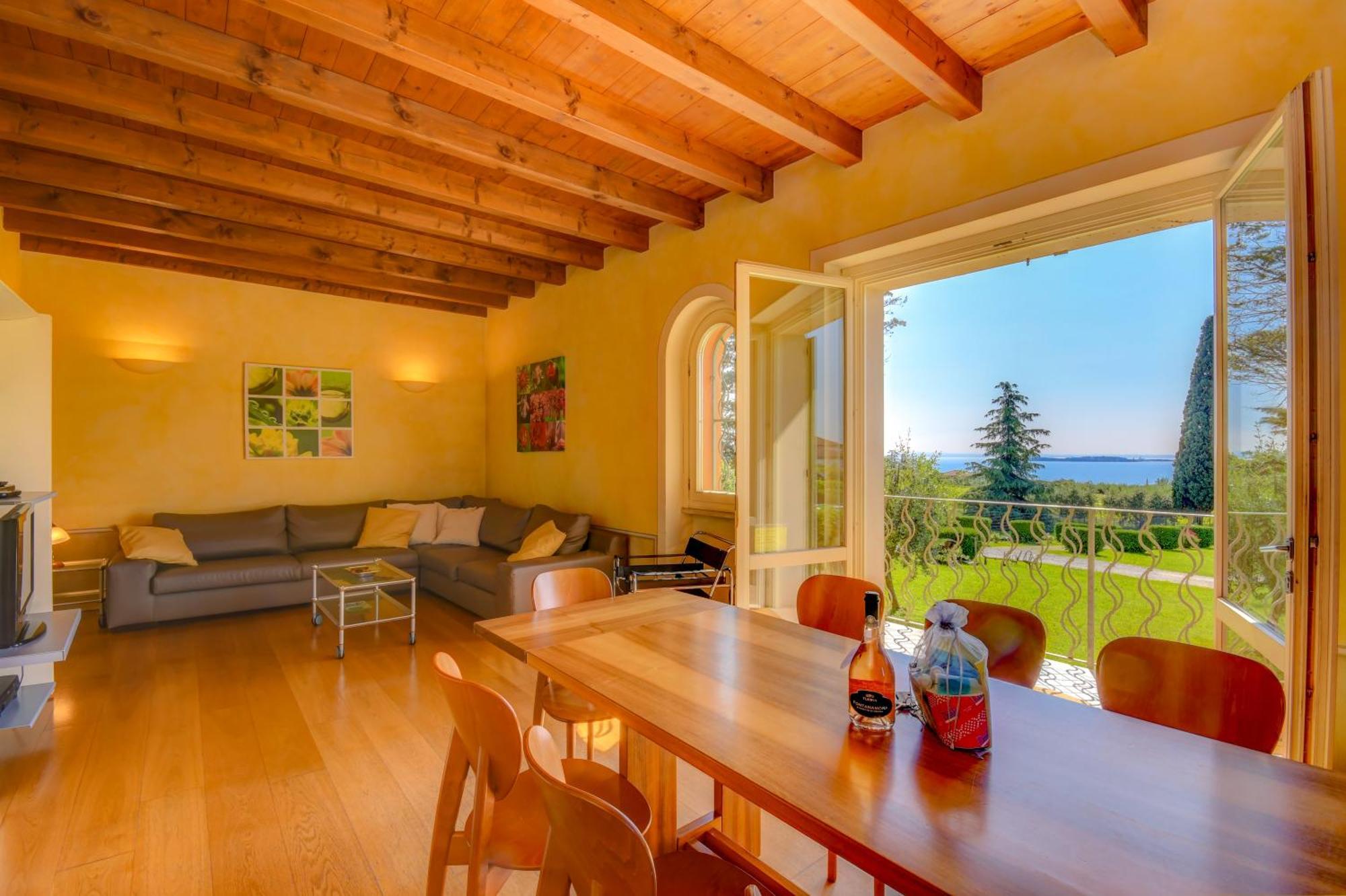Residence Corte Ferrari -Ciao Vacanze- Moniga del Garda Rom bilde