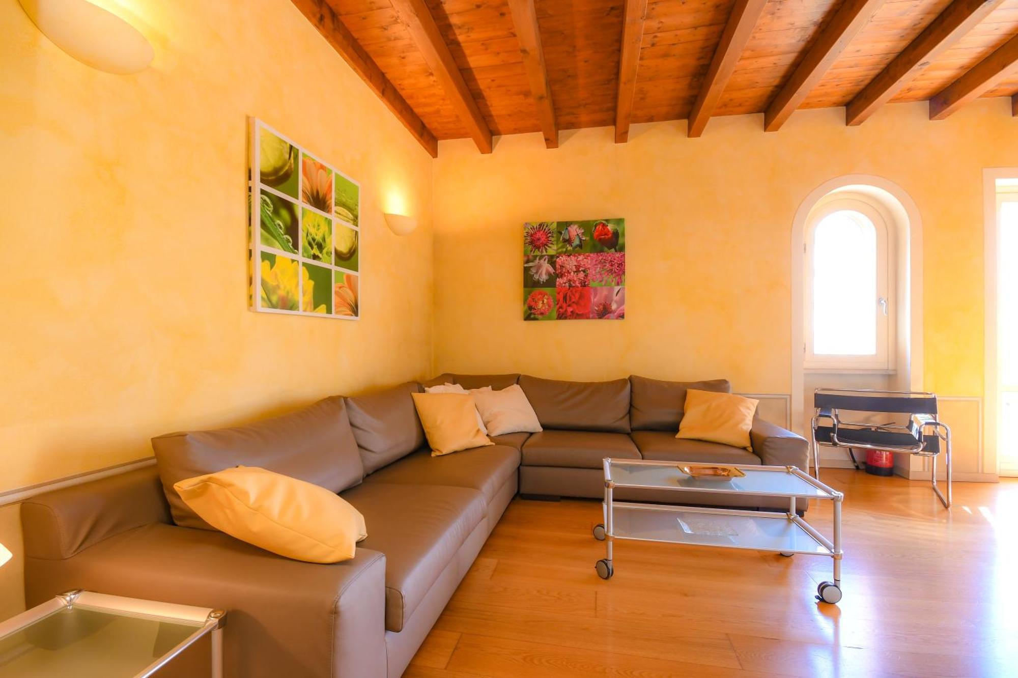 Residence Corte Ferrari -Ciao Vacanze- Moniga del Garda Rom bilde